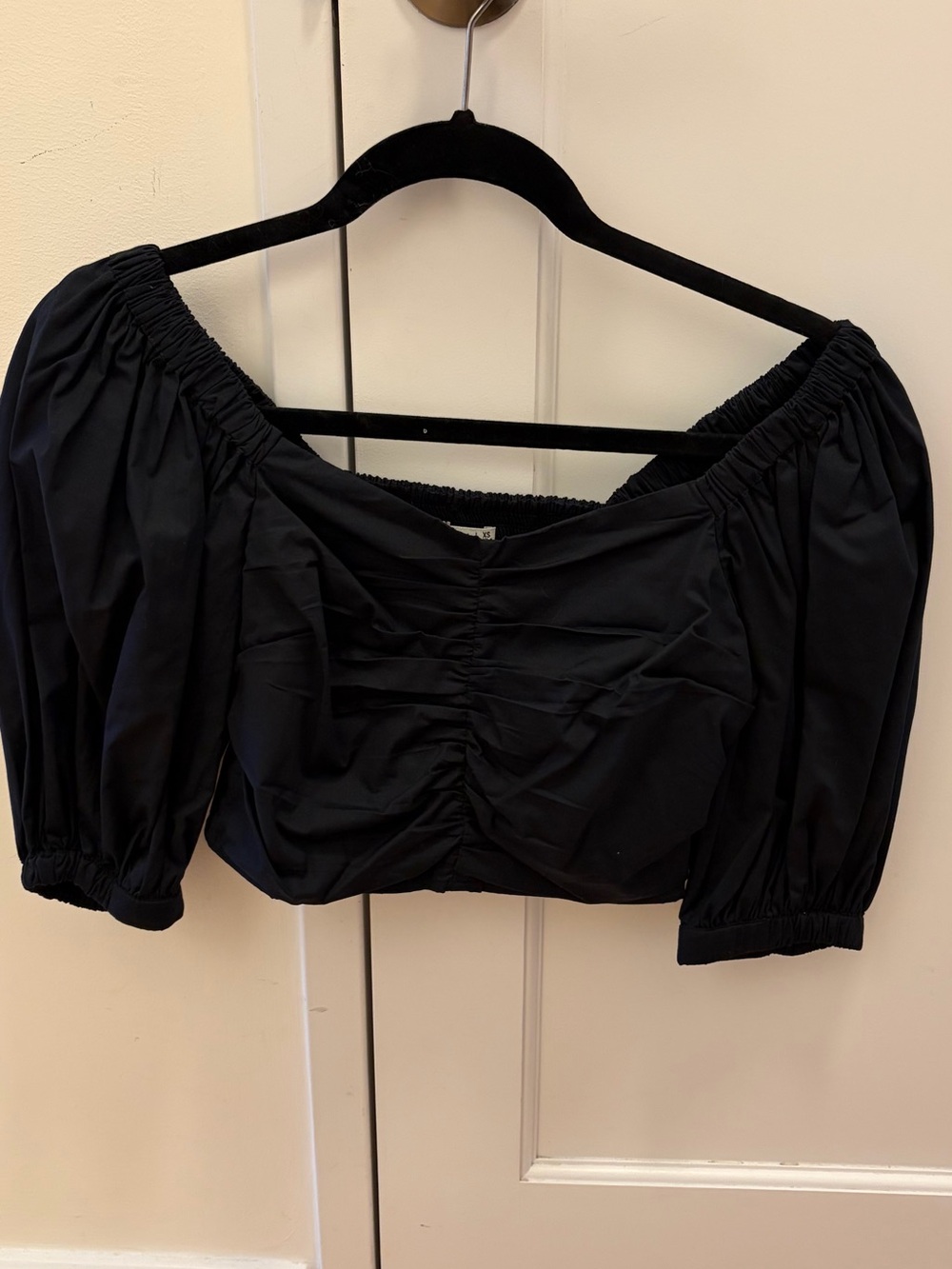 Abercrombie & Fitch Black Off-Shoulder Ruched Crop Top